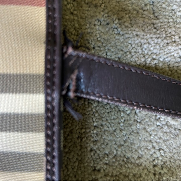 Burberry hand bag. - Picture 4 of 10